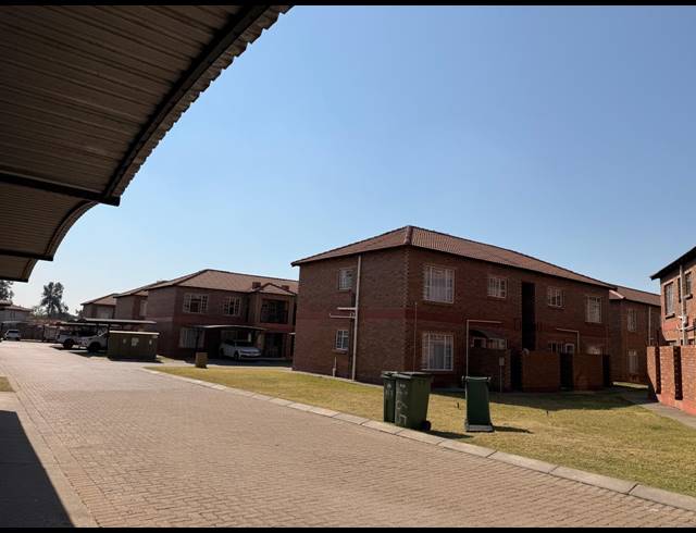 3 BEDROOM APARTMENT FOR SALE IN WATERVAL EAST
